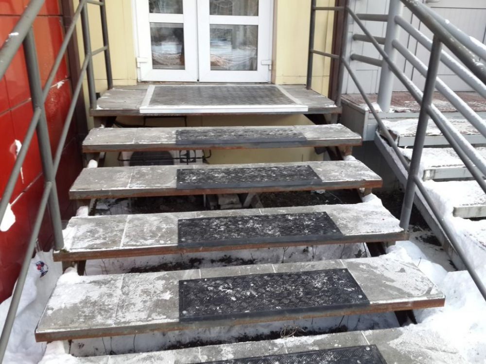 Монтаж резиновых проступей и накладок на ступени стоимость - Челябинск